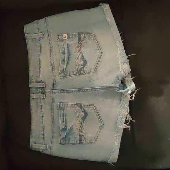 L.E.I Shorts - Picture 4 of 4